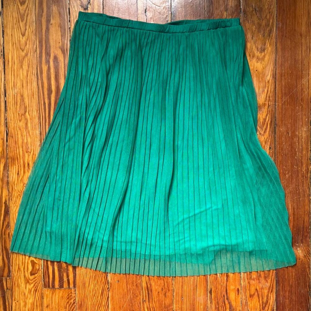 Glenfield green pleated midi skirt